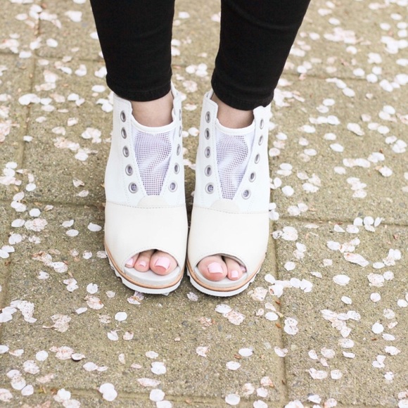 sorel joanie mesh wedge bootie